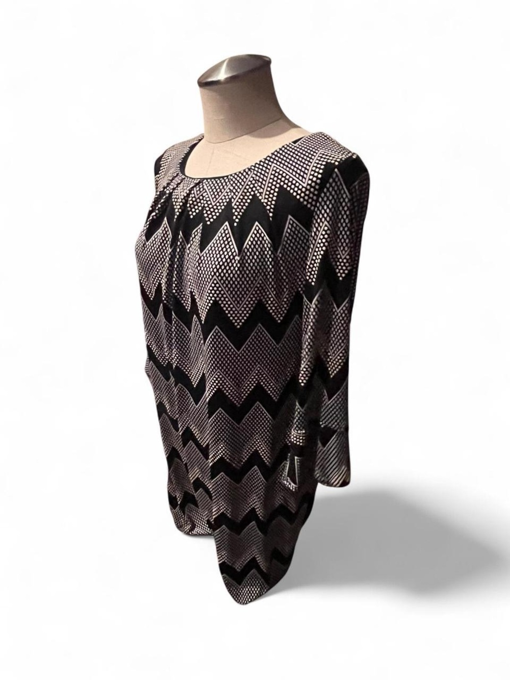 Long-Sleeve Chevron Print Dress in Black and White